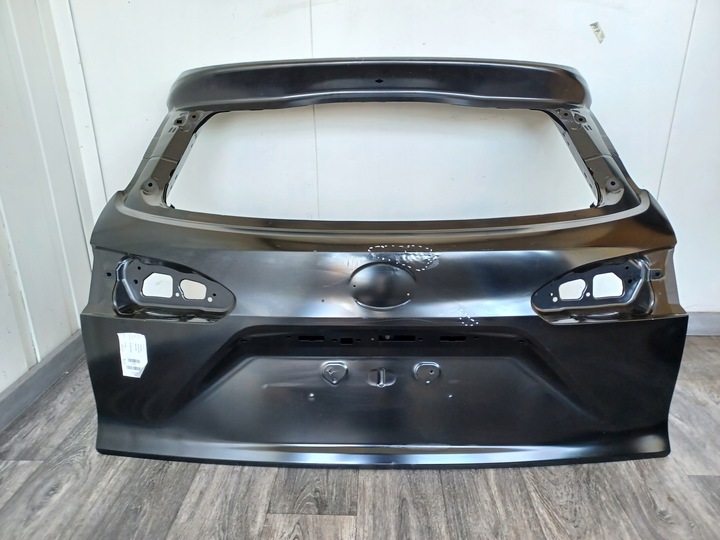 фото №1, Крышка зад задняя --- toyota corolla cross --- новая оригинальная
