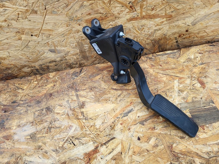 фото №1, Maserati levante педаль газа 06700372500 04861714af оригинал usa