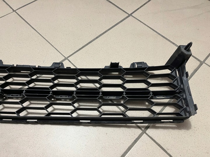 фото №7, Решётка средняя бампера передняя перед skoda superb iii 3 3v0 15-