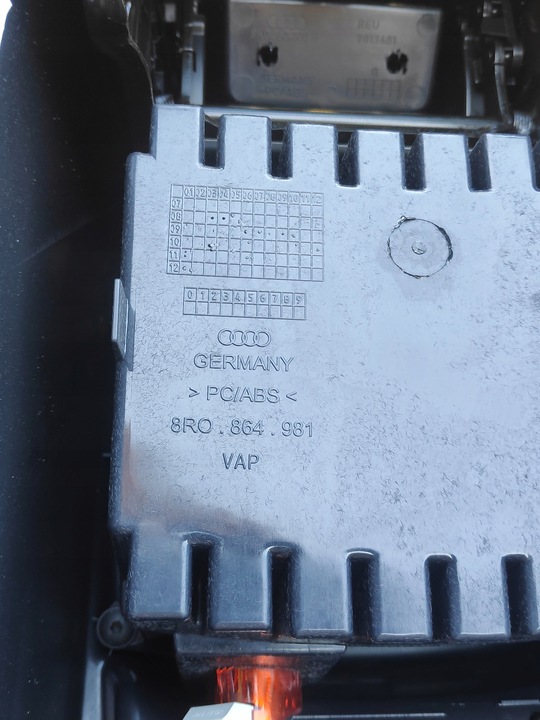 фото №13, Туннель средний подлокотник кожа uk audi q5 8r 8r0864981