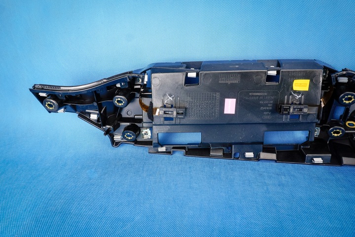 фото №10, Кронштейн панелі розподільчої led qq2 audi a6 4k a7 4k8 4k1857736 4k0947355r