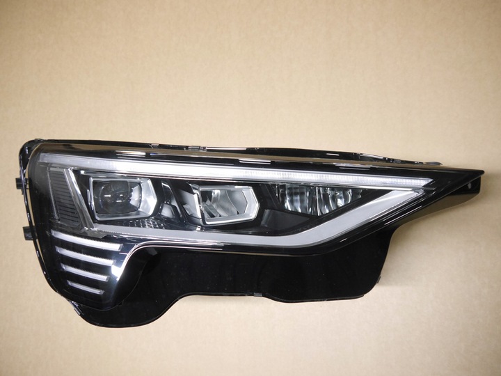 фото №13, Audi e-tron 55 лампы полный led 4ke941040 4ke941039