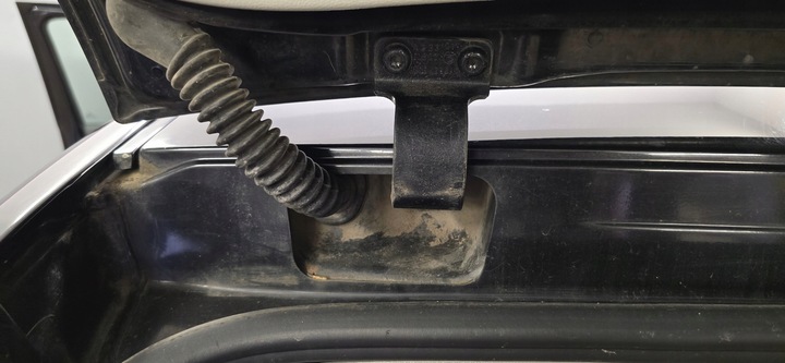 фото №1, Петля крышки багажника skoda fabia 1 i 1999-2008 combi 6y0827301b