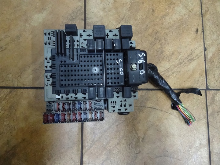 фото №1, Volvo s60 2.4d 02' коробка запобіжників 8622520