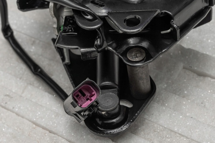 фото №9, Bmw seria 5 gt f07 2009-2017 лівий замок кришки двигуна 51237206453