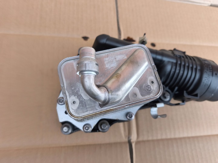 фото №10, Bmw 1 f40 f44 mini f56 1.5 b38a15a основание фильтра масла корпус радиатор