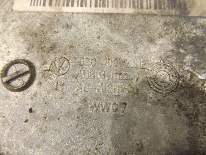 фото №7, Touran i 1,6fsi корпус розподільний вал 03c109211e