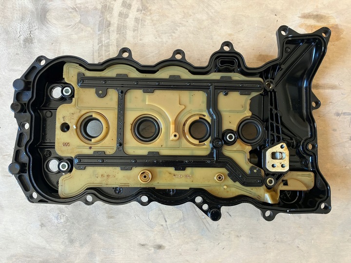 фото №6, Yaris iii рестайлинг 1.5 бензин крышка крышка клапанная