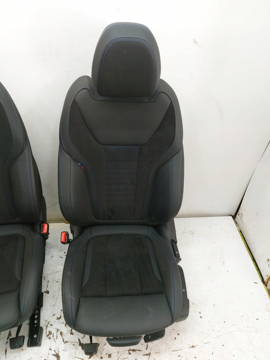 фото №6, Bmw i4 g26 4 гран купе, 2023 сиденья диван кожаные алькантара перед зад