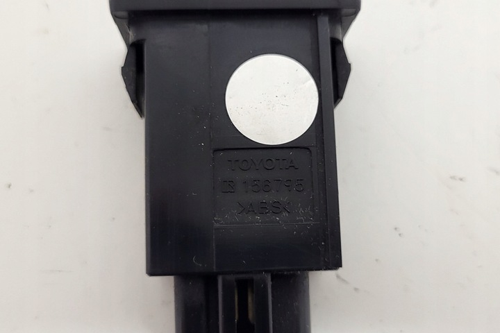 фото №1, Кнопка открывания заливка топлива toyota avensis _t25_ 156795 2.2l дизель
