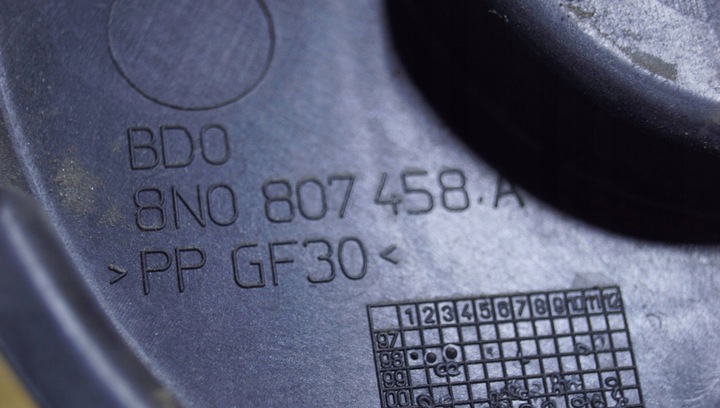 фото №7, Ковзун бампера зад audi tt 8n 8n0807458a s608