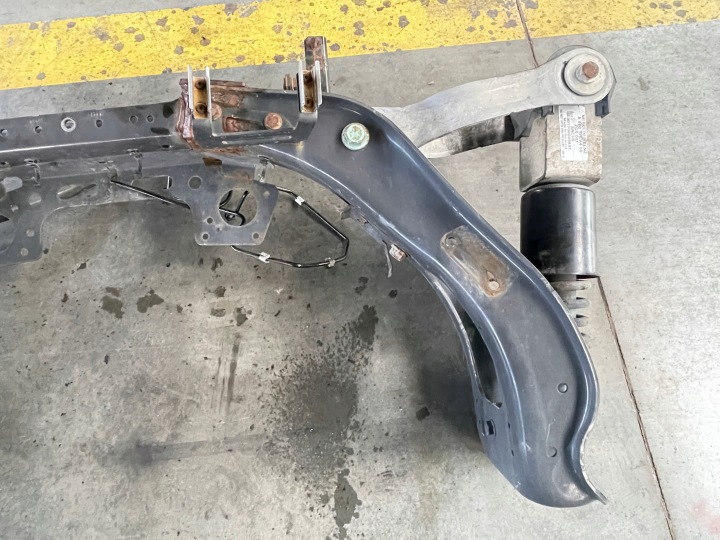 фото №15, Mercedes actros 11-18 mp4 балка крепление кабины зад a9603108455