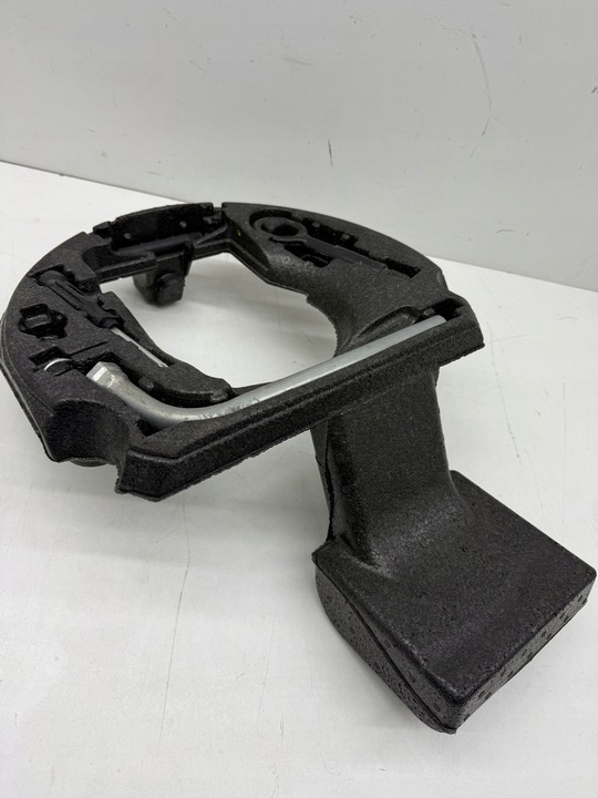 фото №5, Audi a6 c7 наполнитель багажника бардачок na инструменты винт ушко ключ