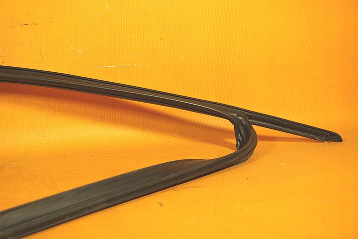 фото №8, Audi a4 8w b9 70km прокладка дверь перед левая планка 8w0837643 / 8w0837431