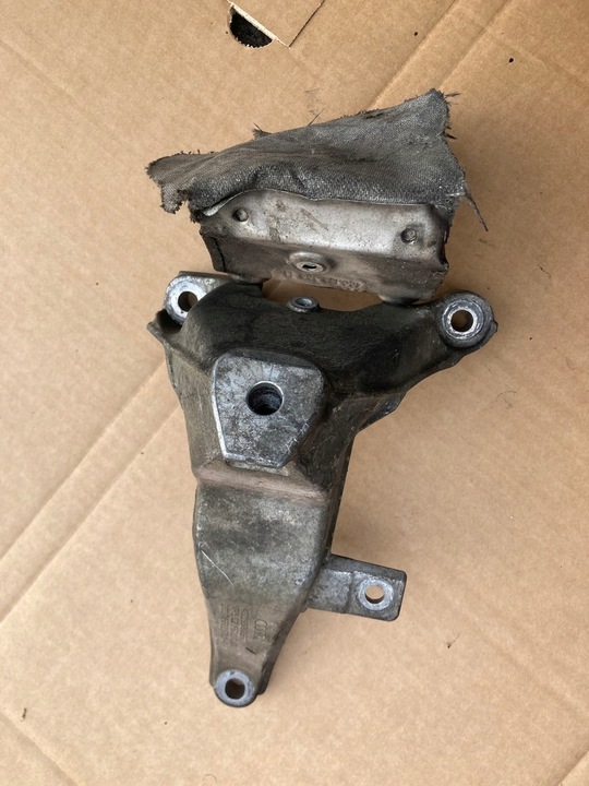 фото №1, Лапи двигателя audi a6 c7 11-18 3.0tdi 4g0199308ac crt