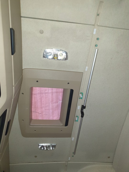 фото №1, Actros mp4 big space 2500 широкая потолок обивка верхняя кабины