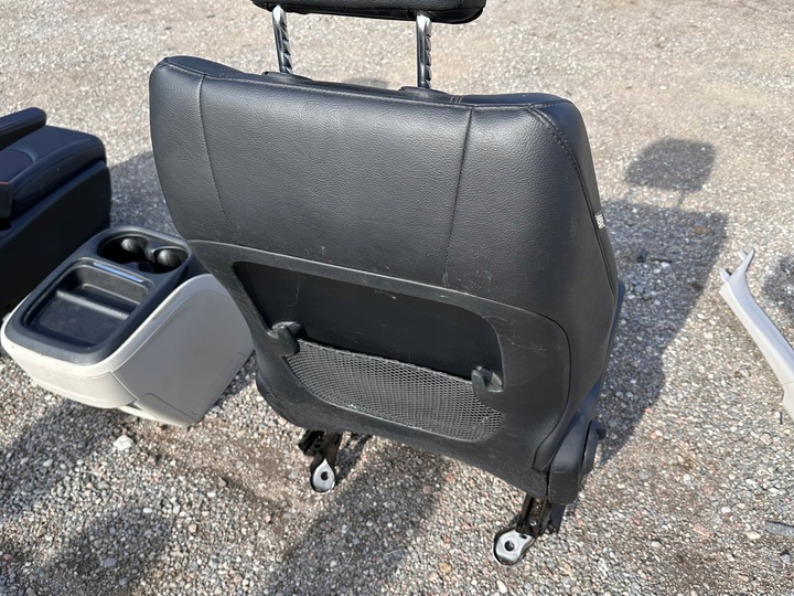 фото №12, Сидіння салон шкіра оббивка тунель chrylser pacifica 2017+