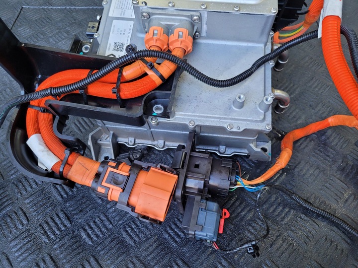 фото №5, Конвертер инвертор зарядное устройство гнездо зарядки преобразователь dacia spring