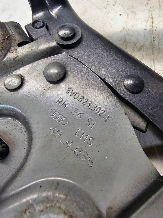фото №6, Петля капота правий + патрон / заряд audi a3 8v рестайлінг 8v0823302f 8v0823823f