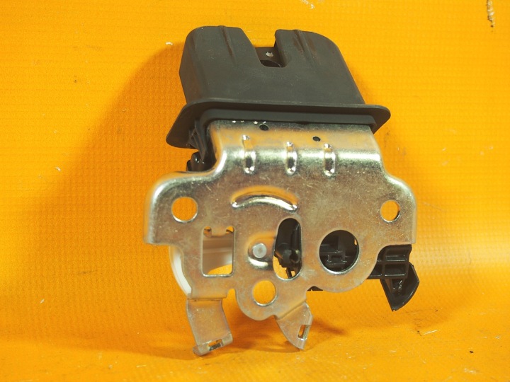 фото №15, Замок кришки багажника audi a3 cabrio 8v7, 8ve 4h0827505a 1.4l бензин