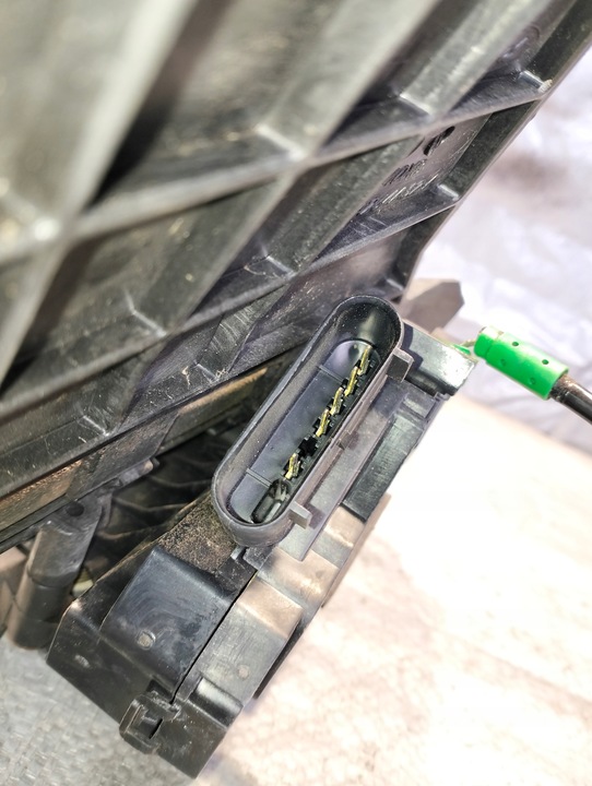 фото №9, Замок дверь ford fiesta mk7 правые tył8a6aa26412 5pin