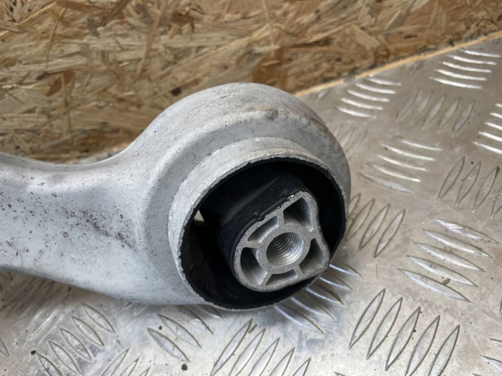 фото №10, Bmw (oem) 6884386 5' g30 g31 поворотна опора праве перед ричаг