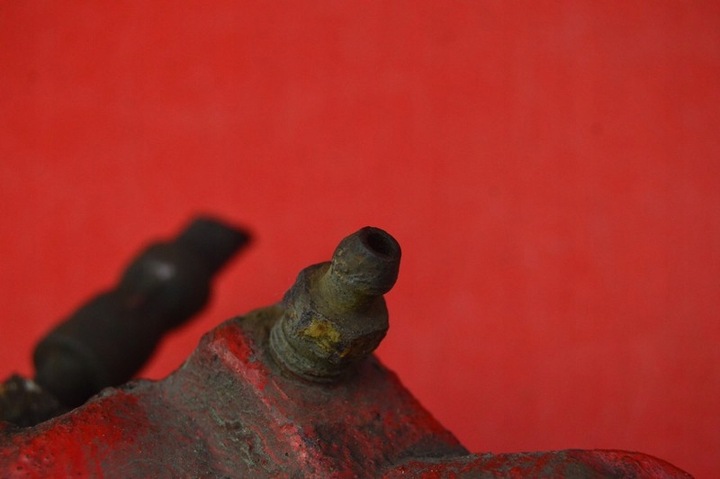 фото №7, Суппорт тормозной левый перед vw new beetle 2.0 8v 115 km 98-05