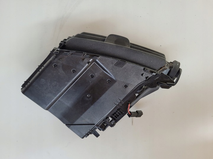 фото №1, Maserati levante sq4 2017+ решітка повітропровід панелі середньої ліва 10048-005