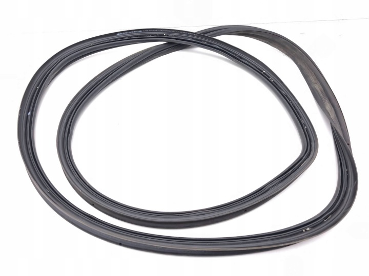 фото №6, Mercedes-benz glc amg 2020 уплотнитель крышки багажника a2537402701