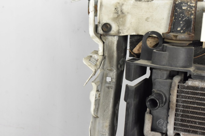 фото №11, Передняя панель радиатор вентилятор 100222-1377 toyota prius iii 1.8 гибрид