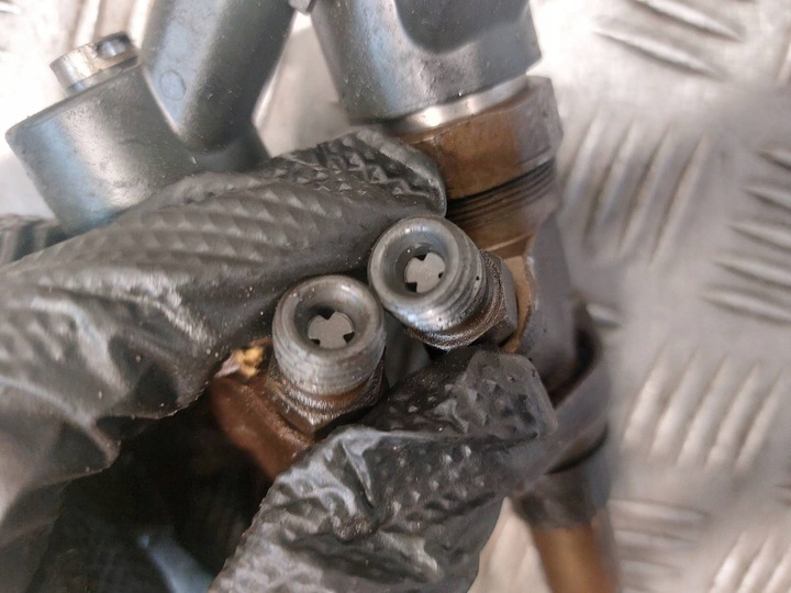 фото №5, Форсунка инжектор комплект citroen c5 i 2.2 hdi 9637277980