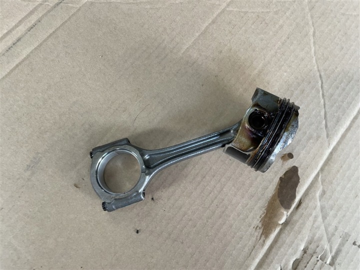 фото №8, Поршень + шатун 9807260380 peugeot 2008 2 ii 19-22r hn05 1.2 thp puretech