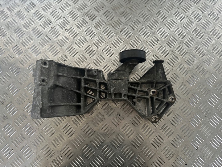 фото №1, Mercedes w169 2.0 cdi лапи генератора a6402021040