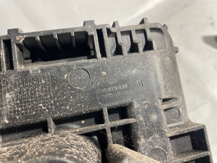 фото №5, Vw passat b6 основание акумулятора 1k0915333b европа оригинал
