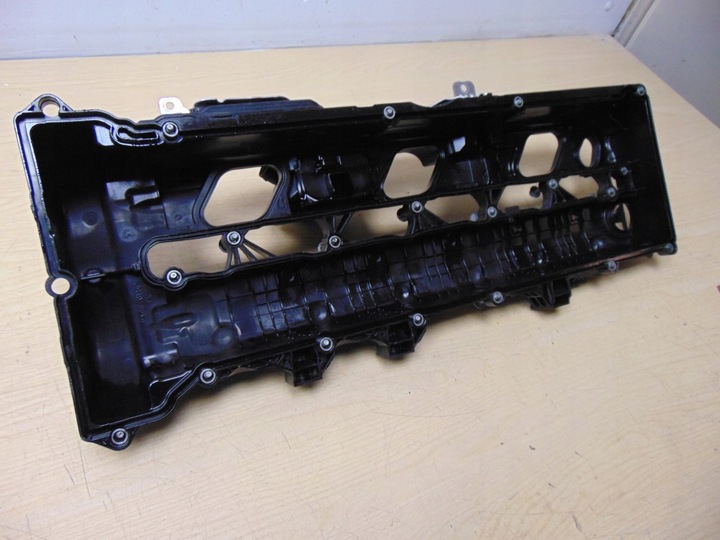 фото №14, Кришка клапанів головки mercedes w222 a6560100902