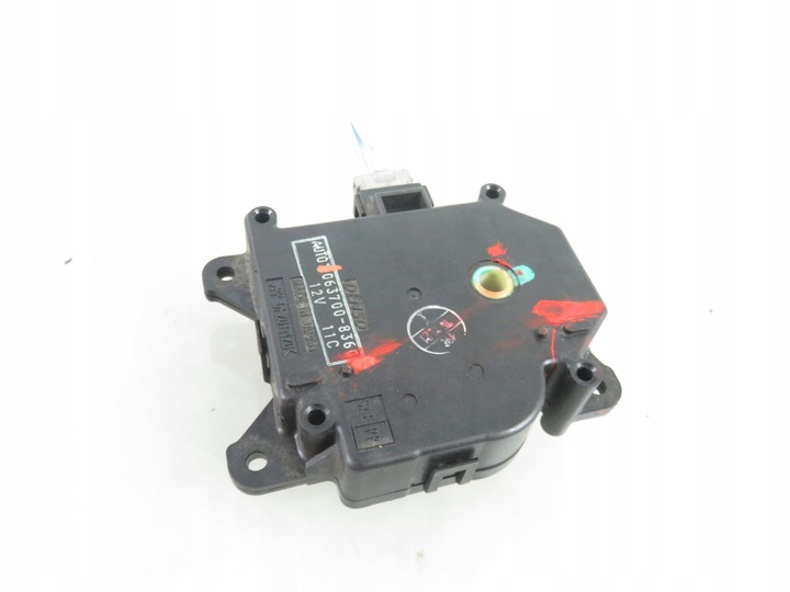 фото №8, Двигунчик кришки повітропровід toyota previa 0637008360