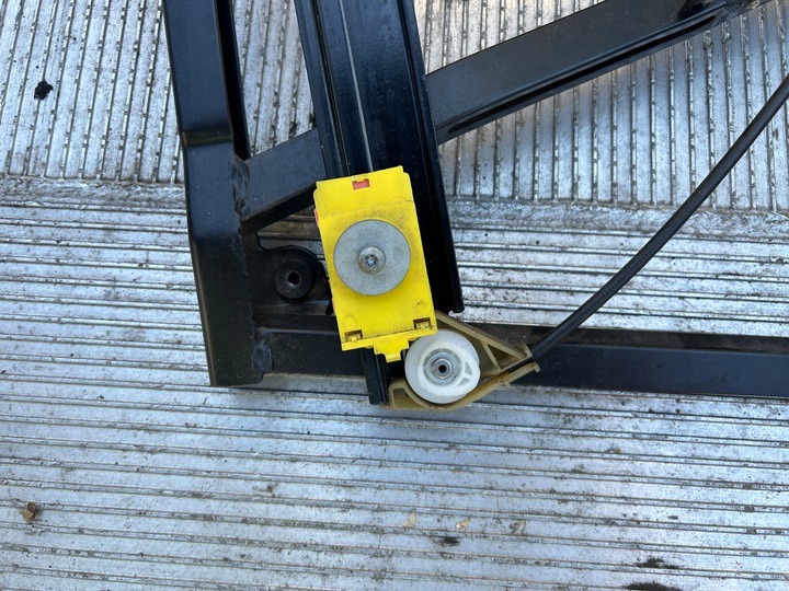 фото №12, Рамка подъемник механизм стёкла правые перед audi a6 c5 sedan универсал