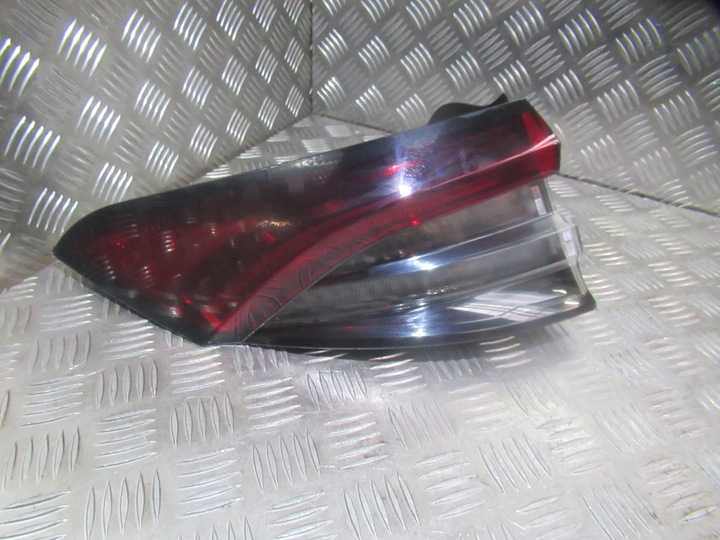 фото №1, Maserati levante рестайлінг лампа зад задня права ліва