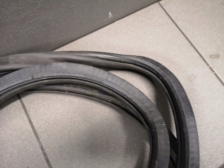 фото №9, Прокладка двері a6 c6 sedan праві зад кузовна