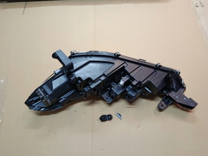 фото №8, Toyota corolla cross лампа правая перед европа оригинал