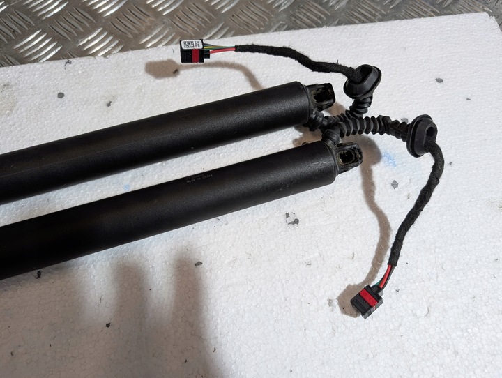 фото №8, Polestar 2 амортизатор крышки багажника электрический правый левый