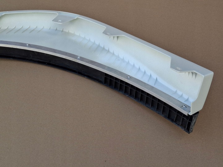 фото №8, Volvo fh4 спойлер pod бампер правые з резиновая накладка накладка оригинал 22245581