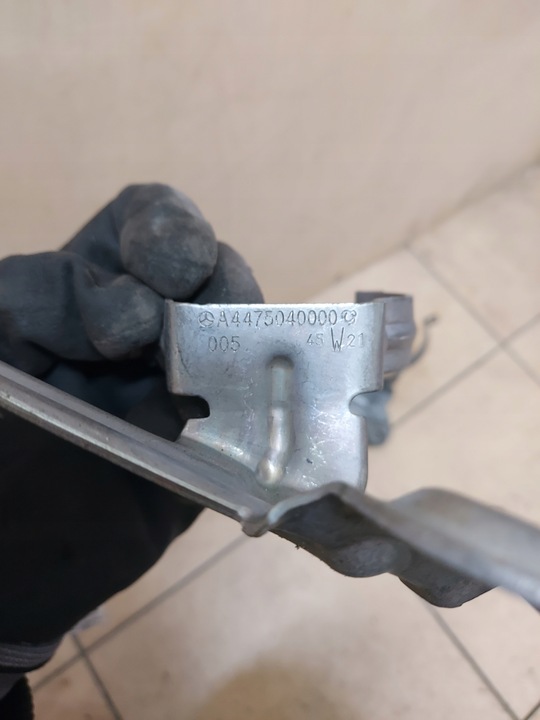 фото №5, Кріплення насоса води mercedes vito a4475040000