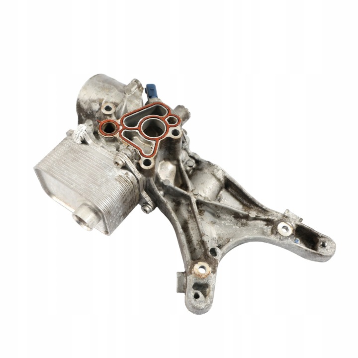 фото №10, Audi s3 8v 2.0 tfsi кронштейн основание фильтра масла радиатор 06l903143d