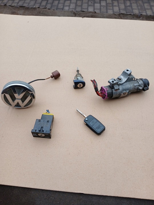 фото №1, Замок зажигания вкладыши ключ оригинал vw polo 9n sedan