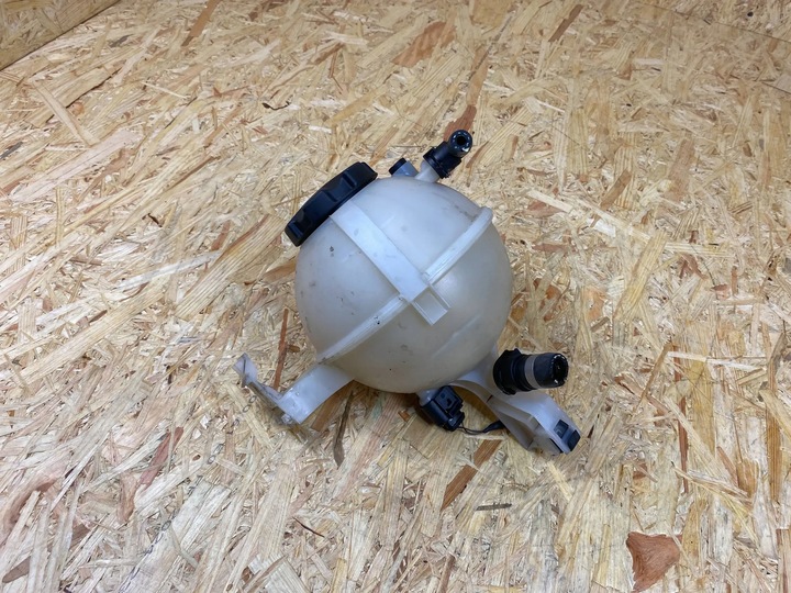 фото №8, Бак бачок розширювальний bmw g30 g31 g11 g12 8610654