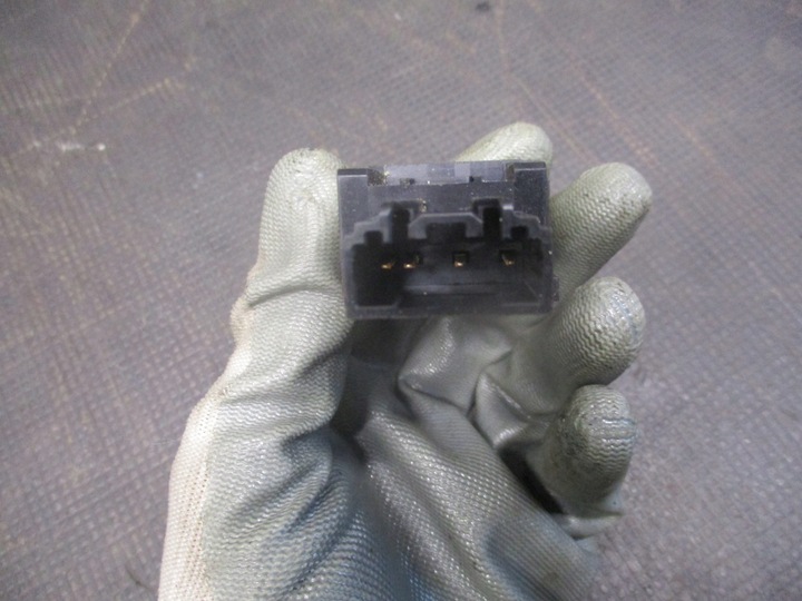 фото №5, Кнопка аварійних bp4k664m0 mazda 3 i 03-06r