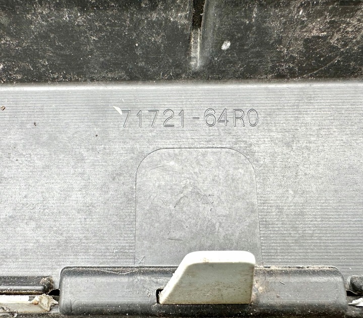 фото №14, Suzuki sx4 s-cross sx-4 рестайлинг 2016 - бампер перед решётка логотип оригинал оригинальный номер