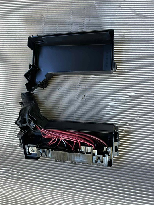 фото №3, Корпус коробка запобіжників renault megane v scenic v e-tech 24382-5mp3a