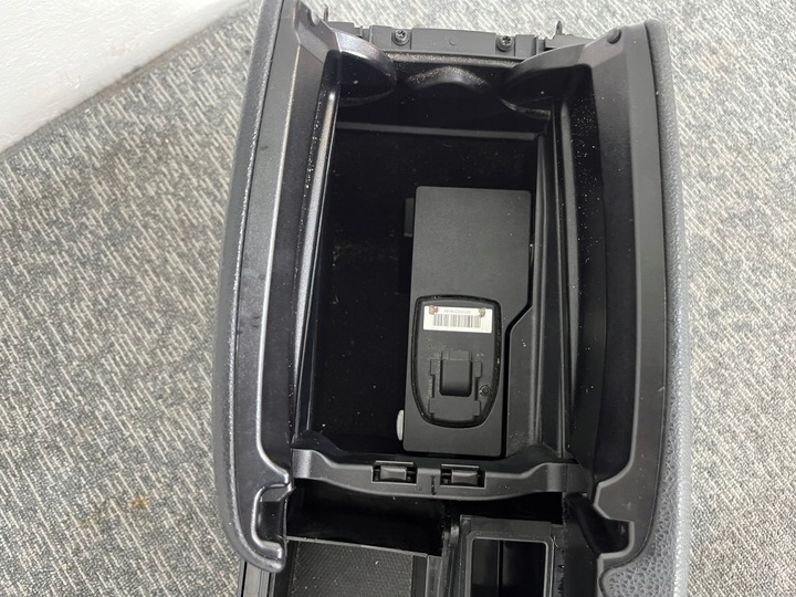 фото №10, Mercedes c класс w204 2.2 cdi туннель средний подлокотник гнездо usb оригинал